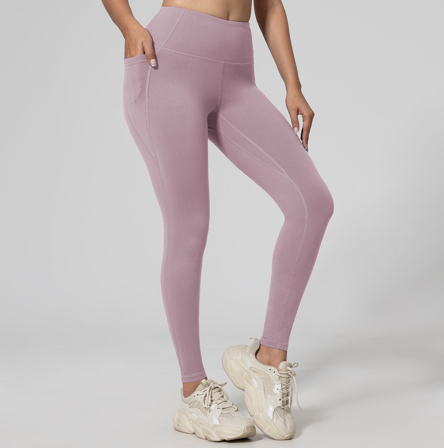 High-waisted fitness leggings that enhance the hips
